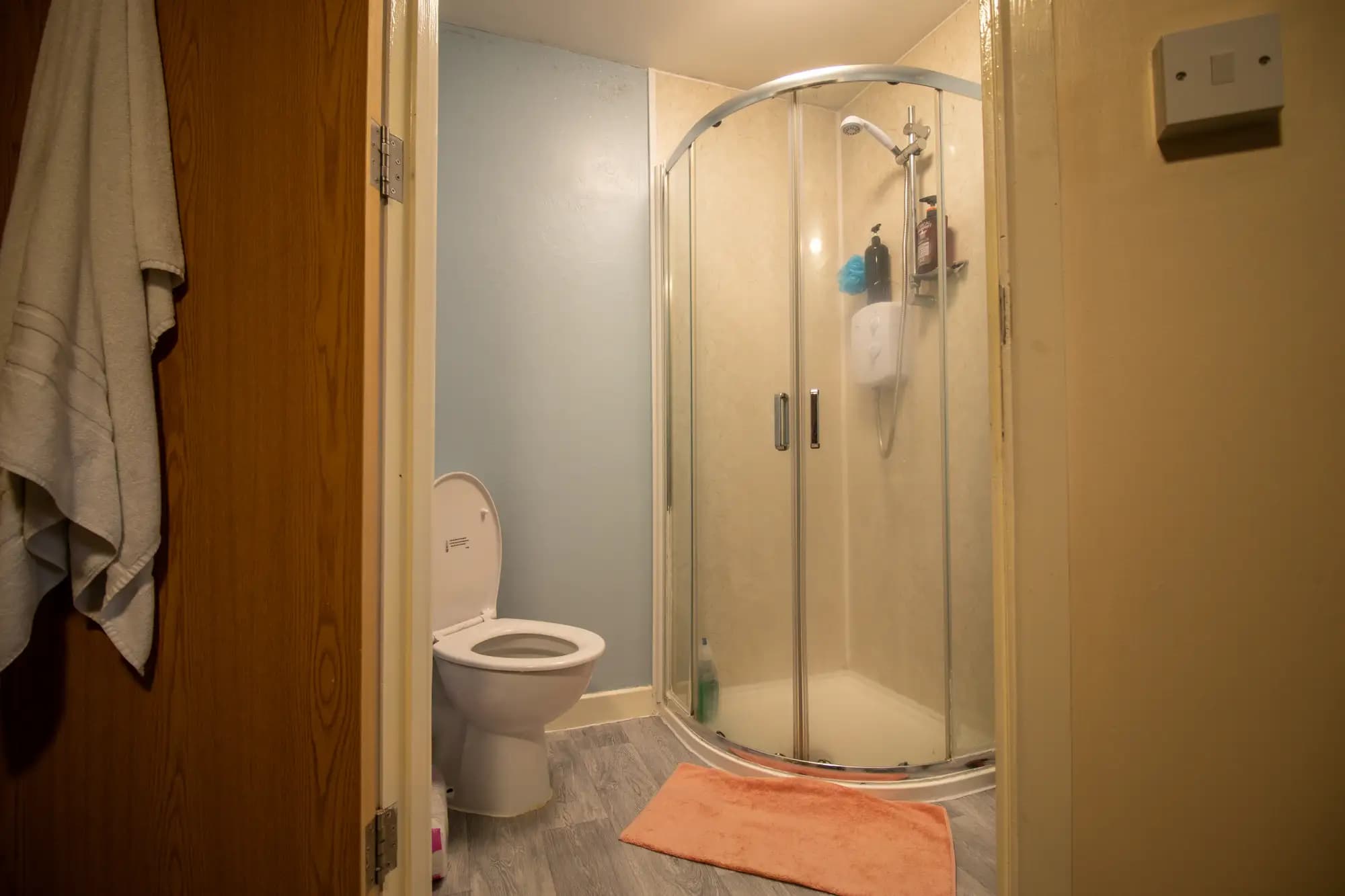 property photo 5 of 10