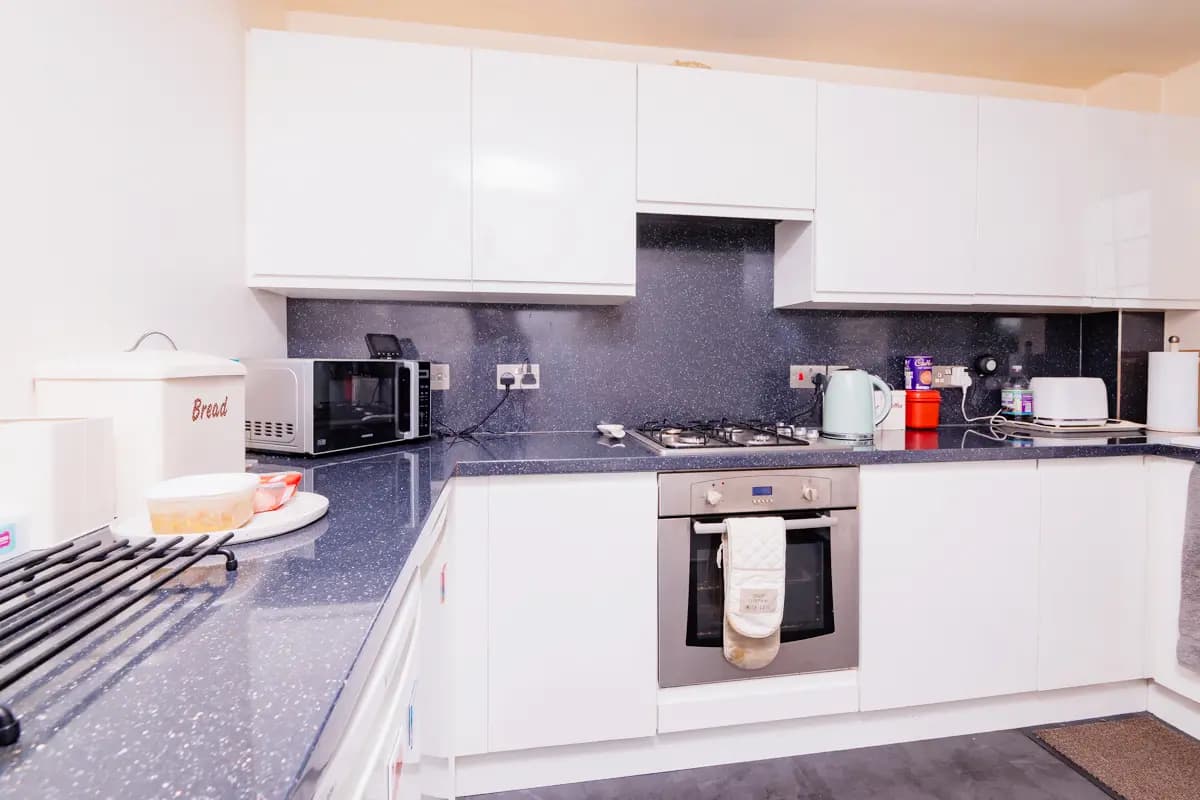 property photo 8 of 19