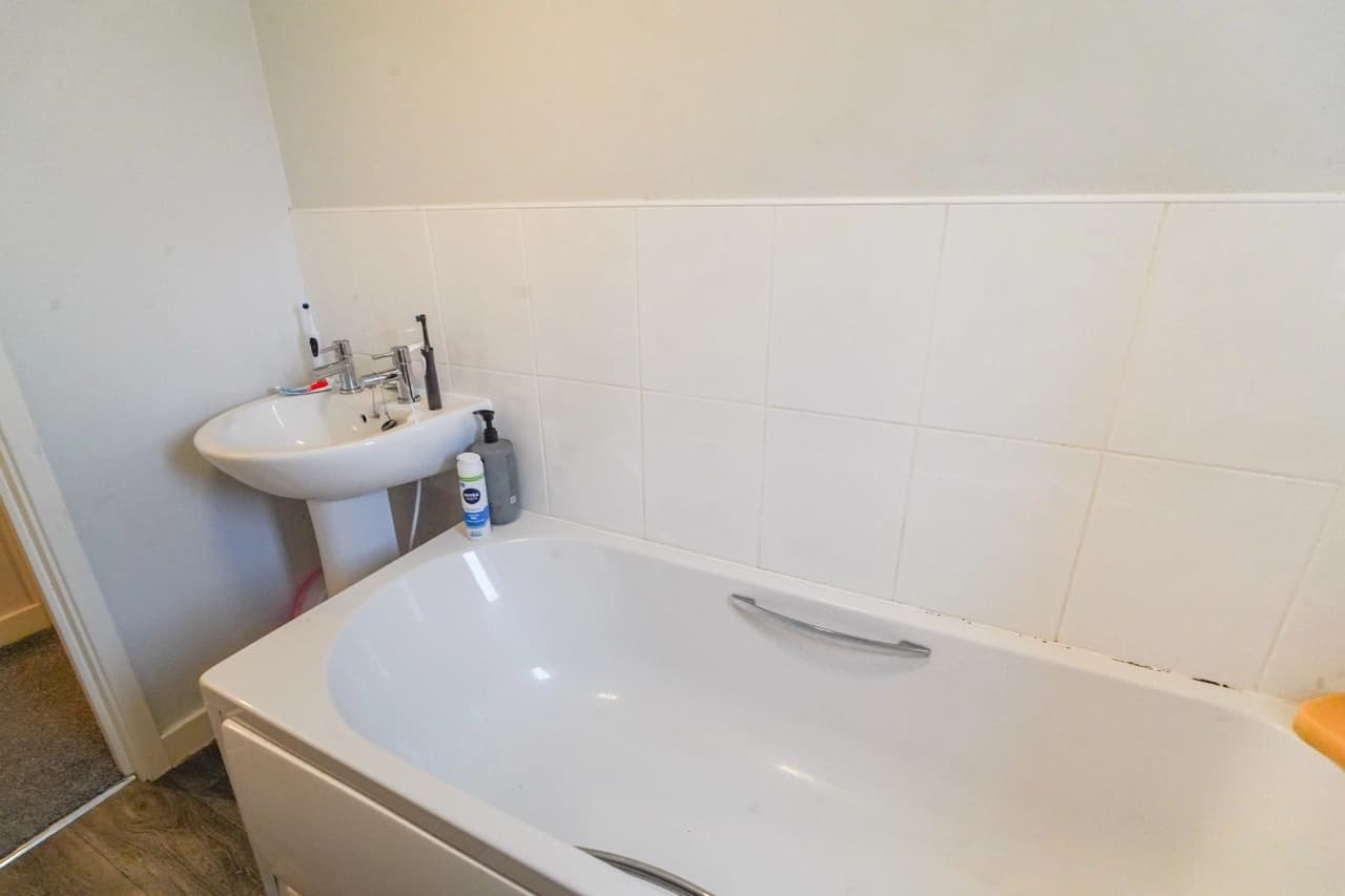 property photo 9 of 25