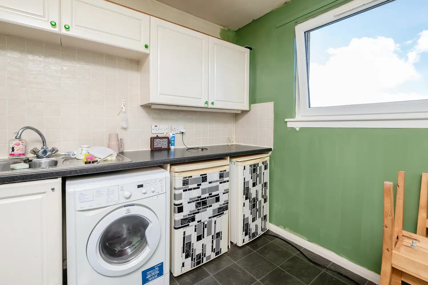 property photo 6 of 19