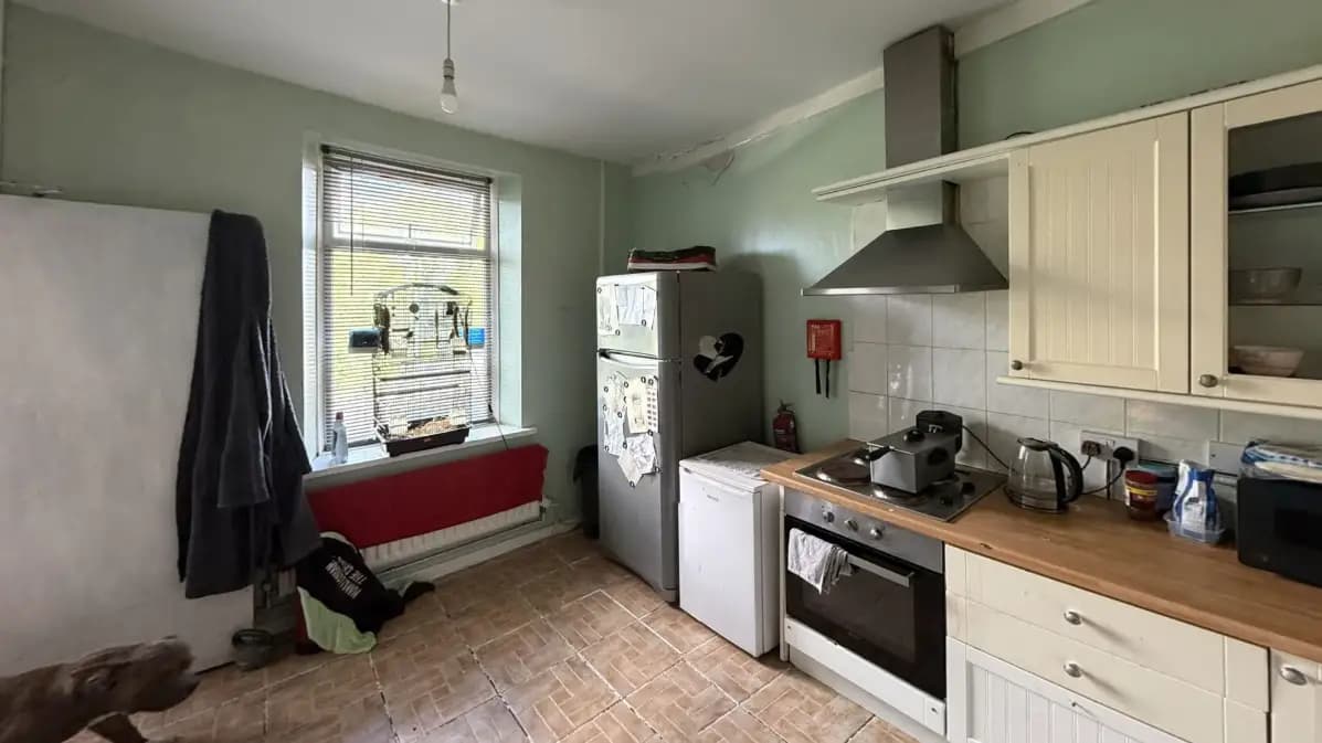 property photo 5 of 14