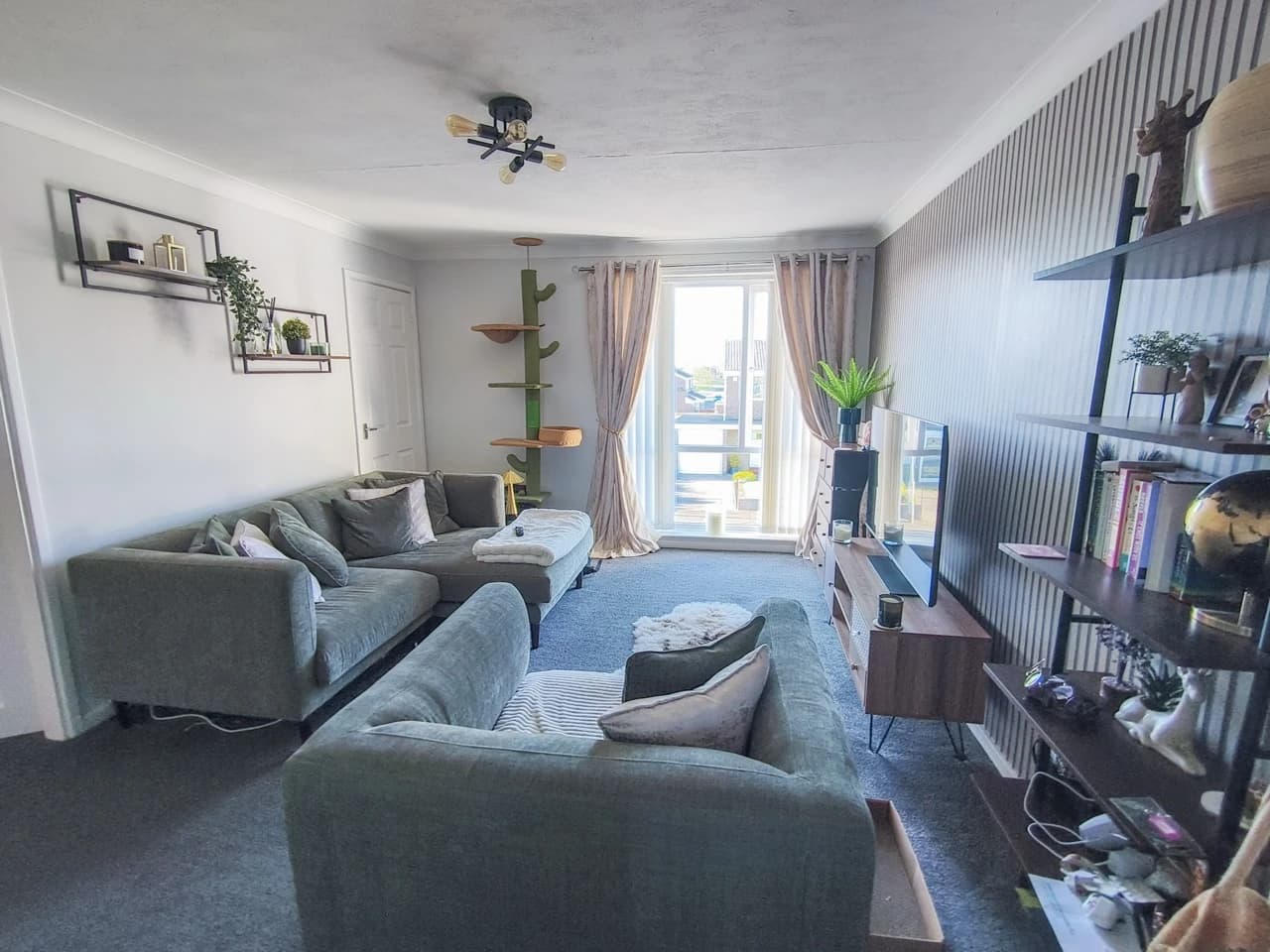 property photo 4 of 16