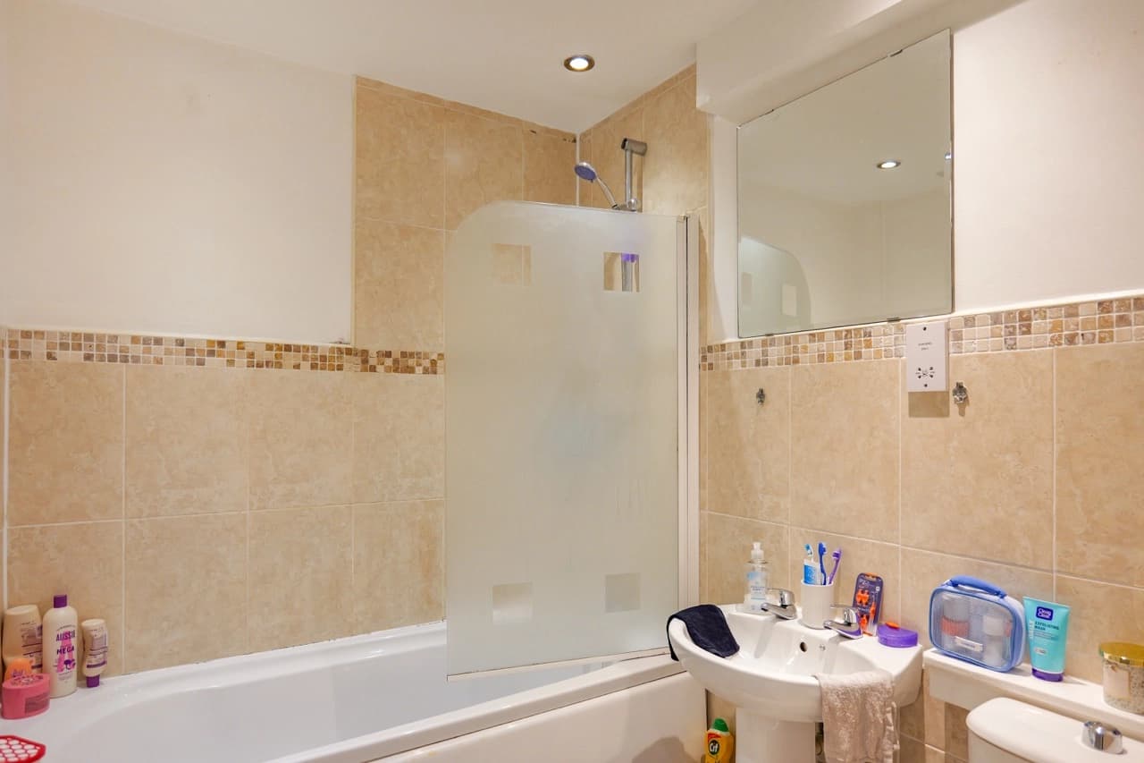 property photo 6 of 16