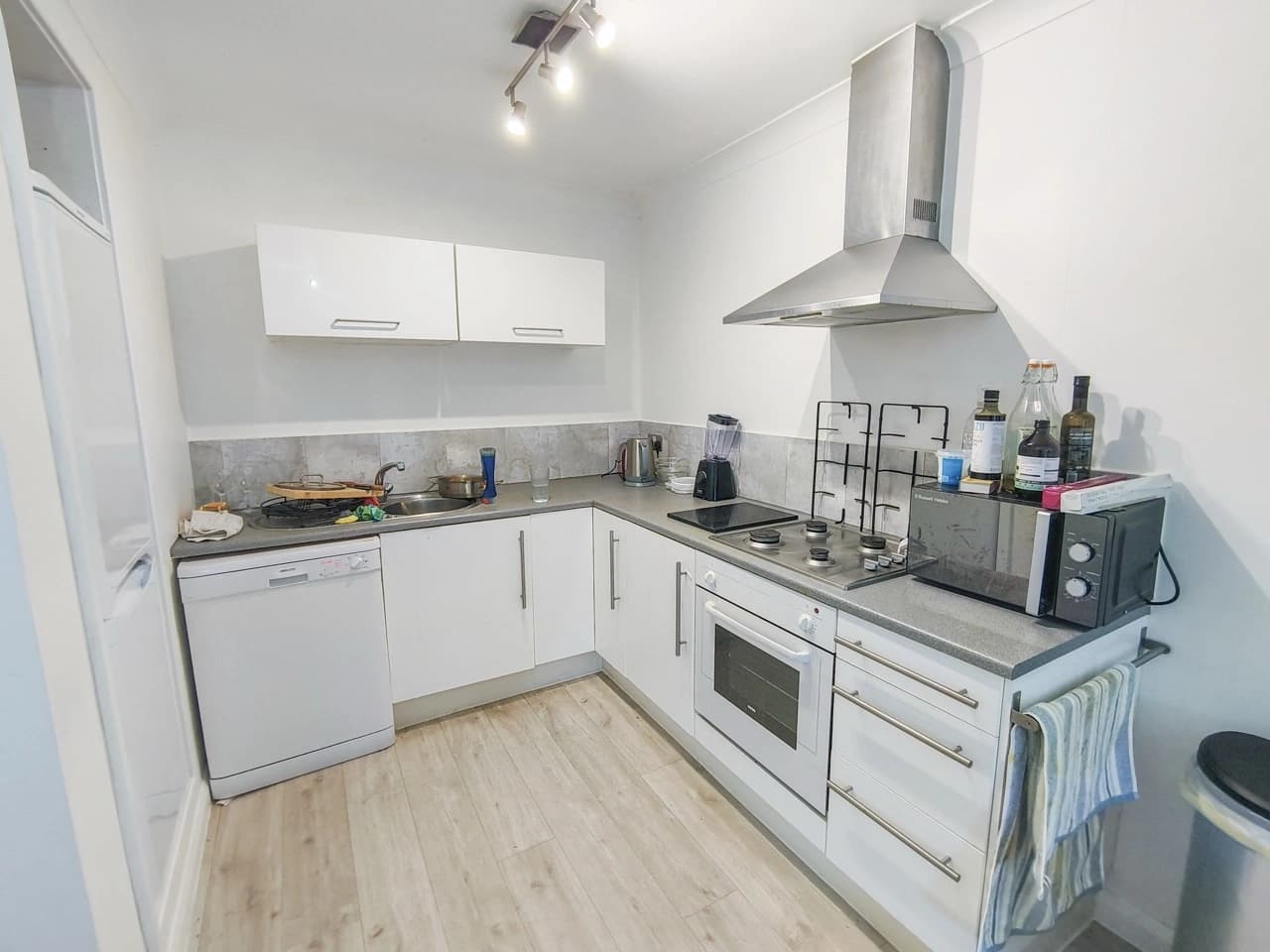 property photo 4 of 11