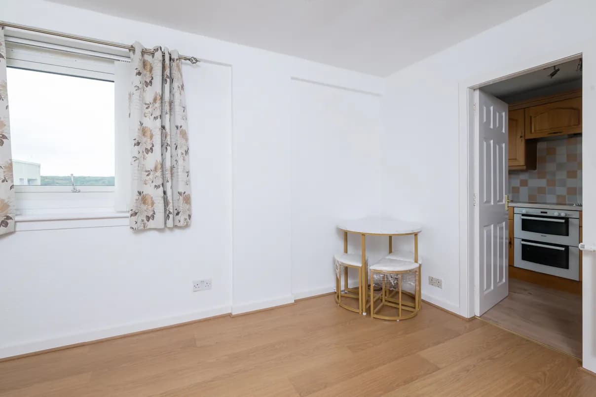 property photo 4 of 16
