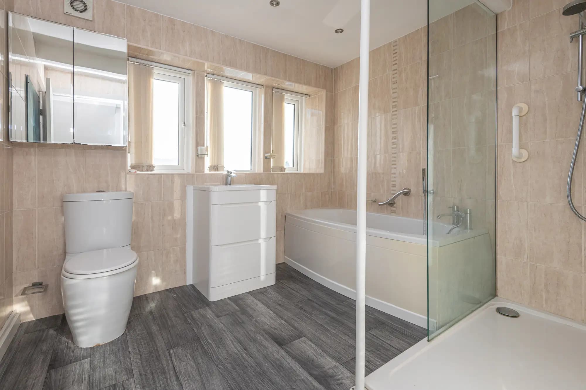 property photo 7 of 28