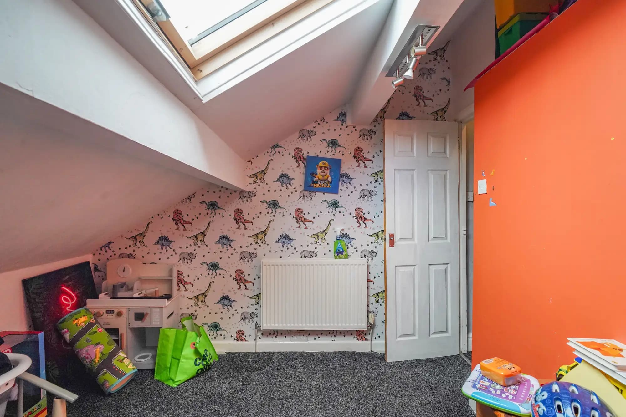 property photo 11 of 17