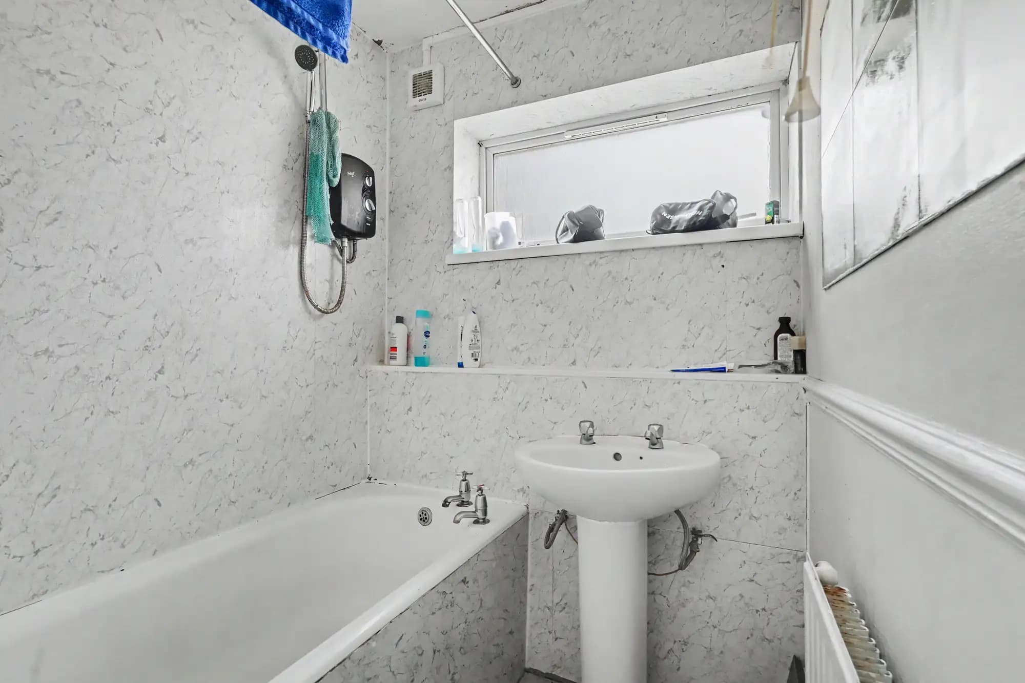 property photo 6 of 12