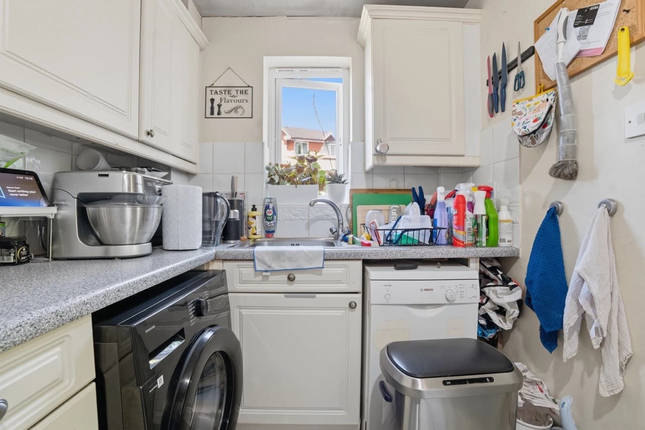 property photo 4 of 16