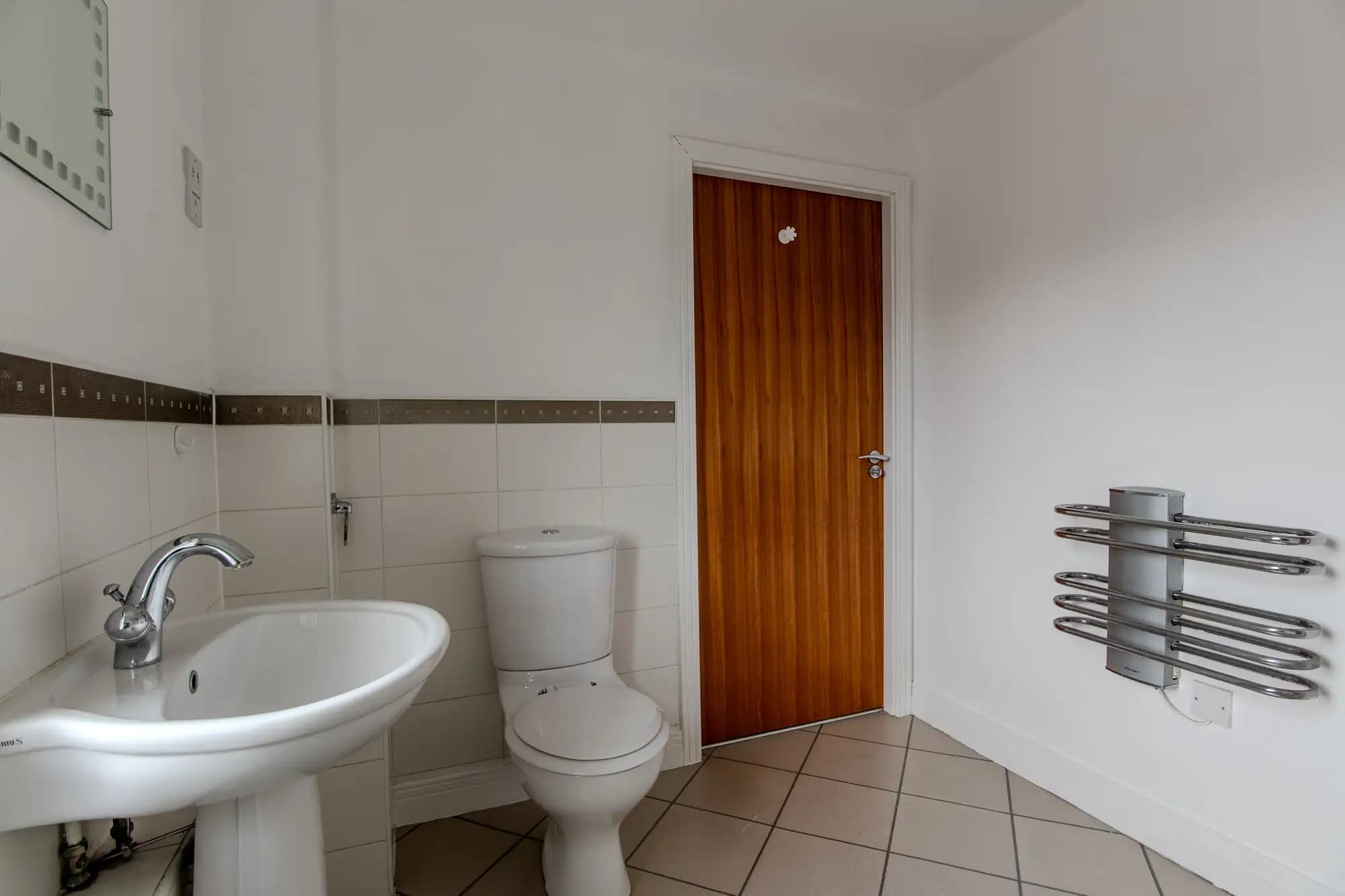 property photo 8 of 19