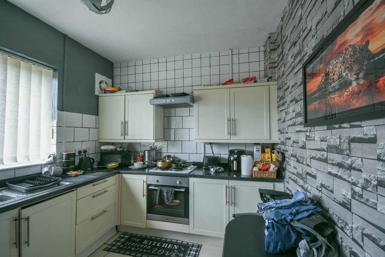 property photo 6 of 20