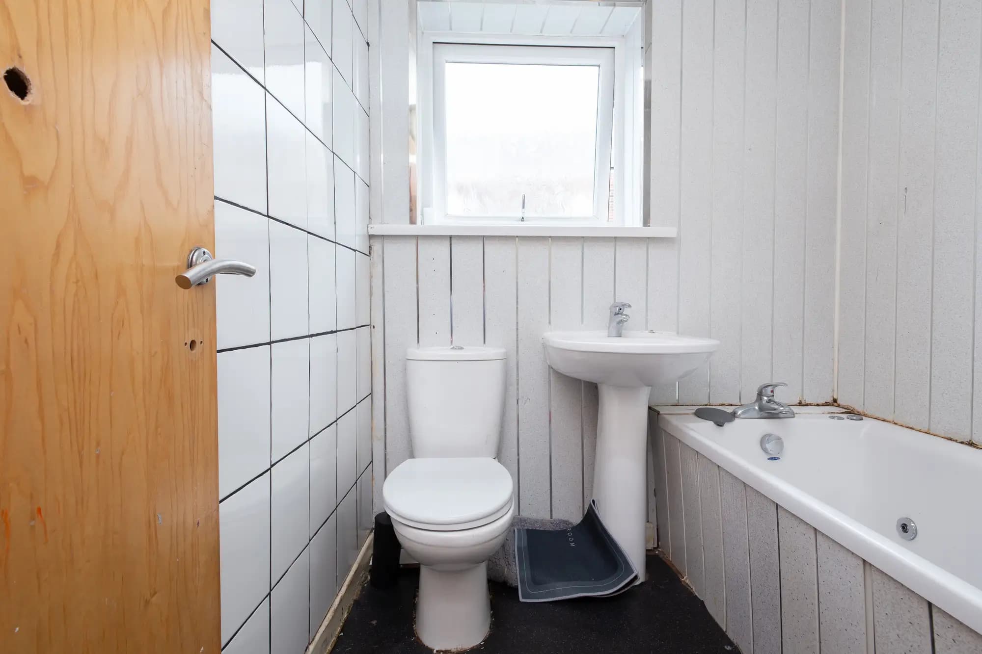 property photo 9 of 25