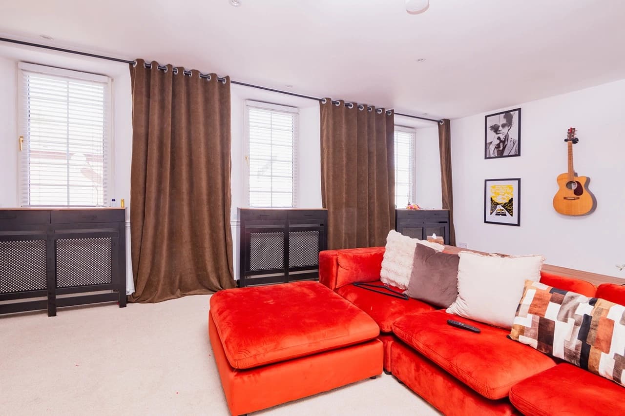property photo 4 of 15