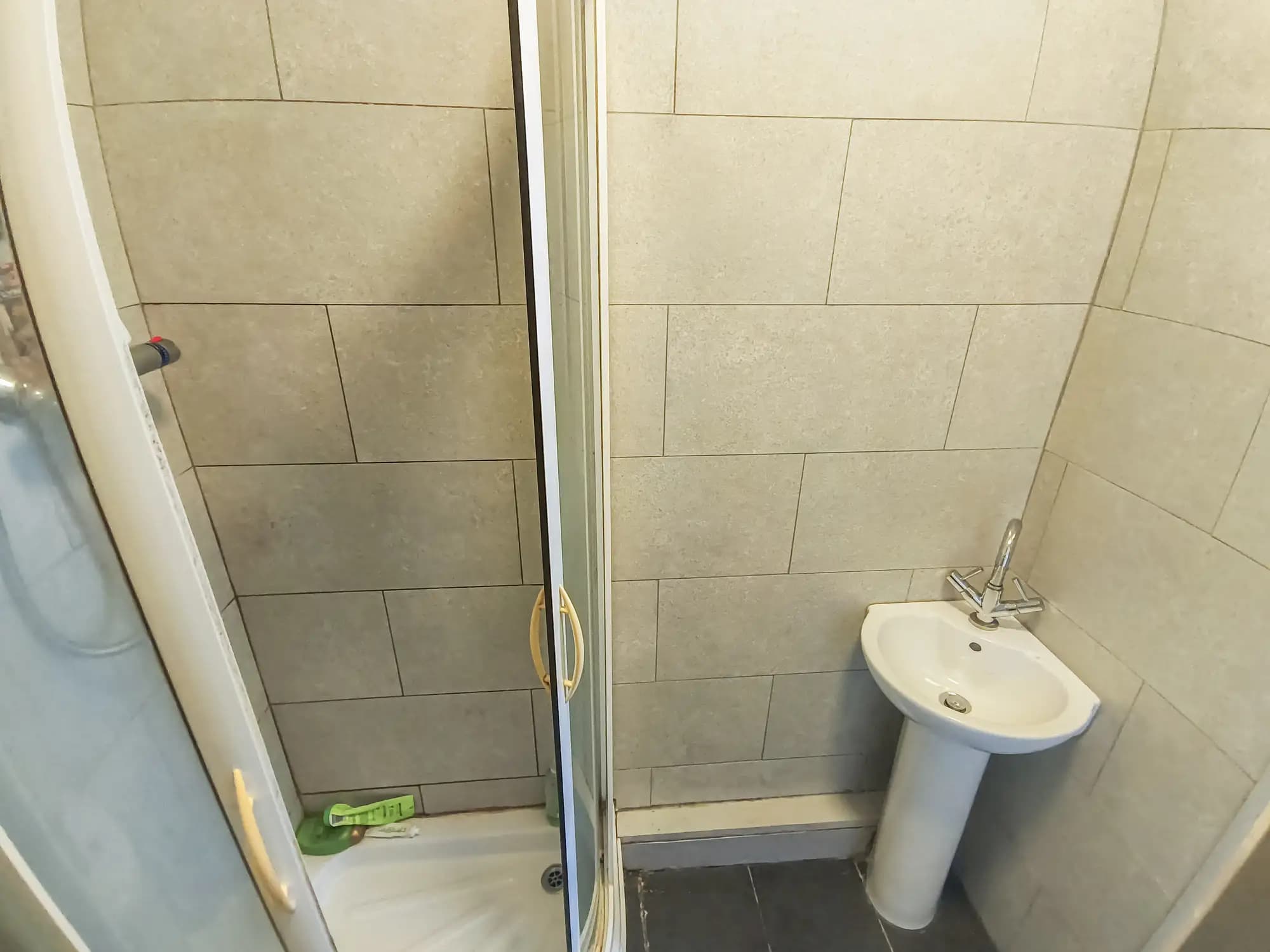 property photo 9 of 16