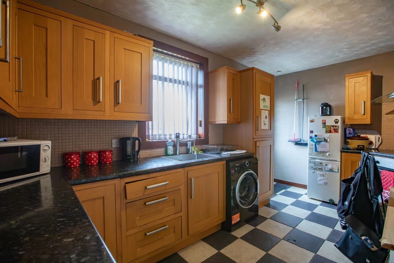 property photo 5 of 22