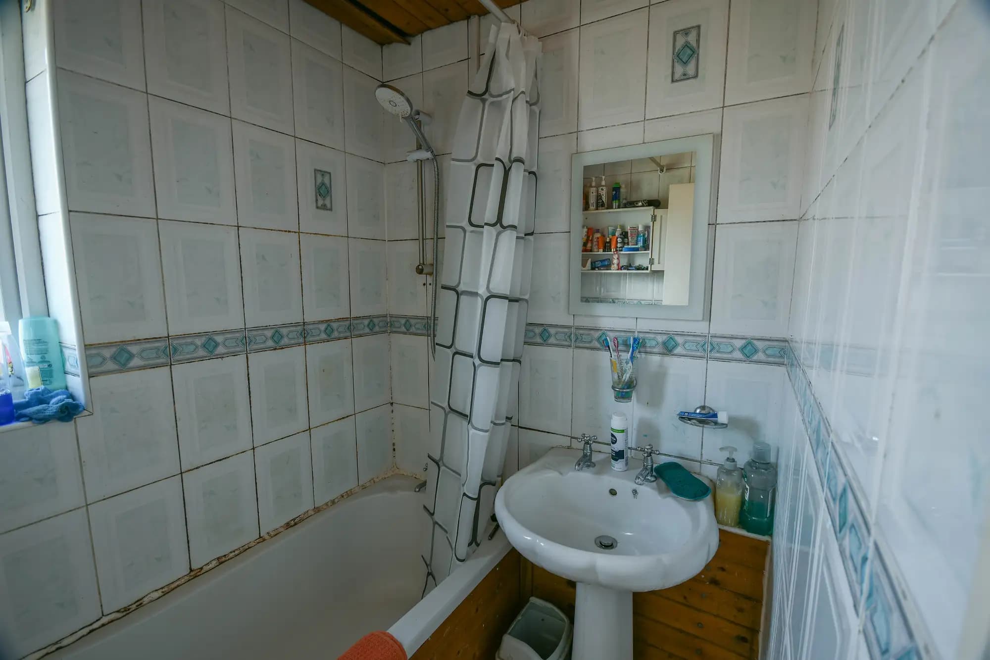 property photo 8 of 16