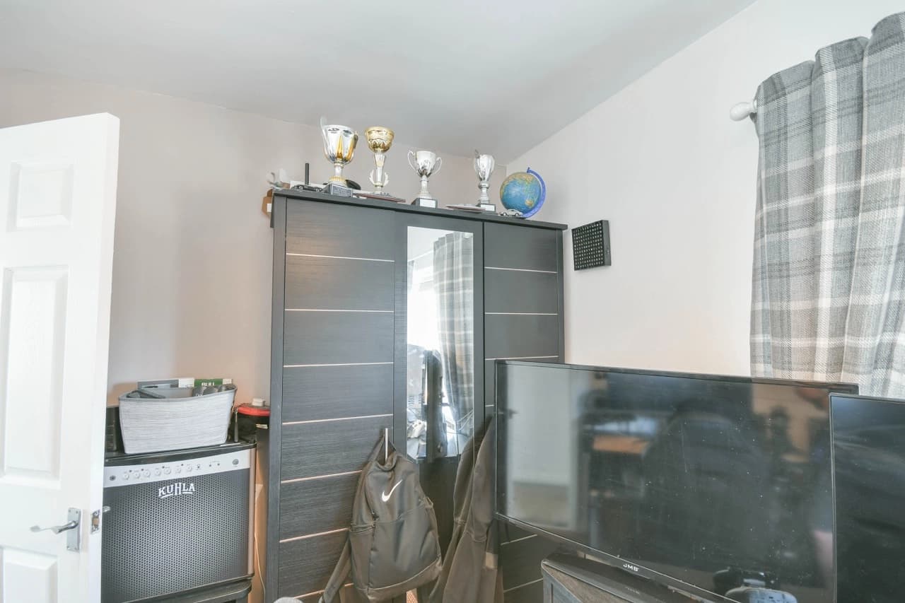 property photo 13 of 24