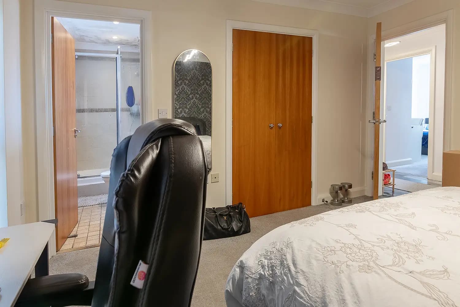 property photo 21 of 28