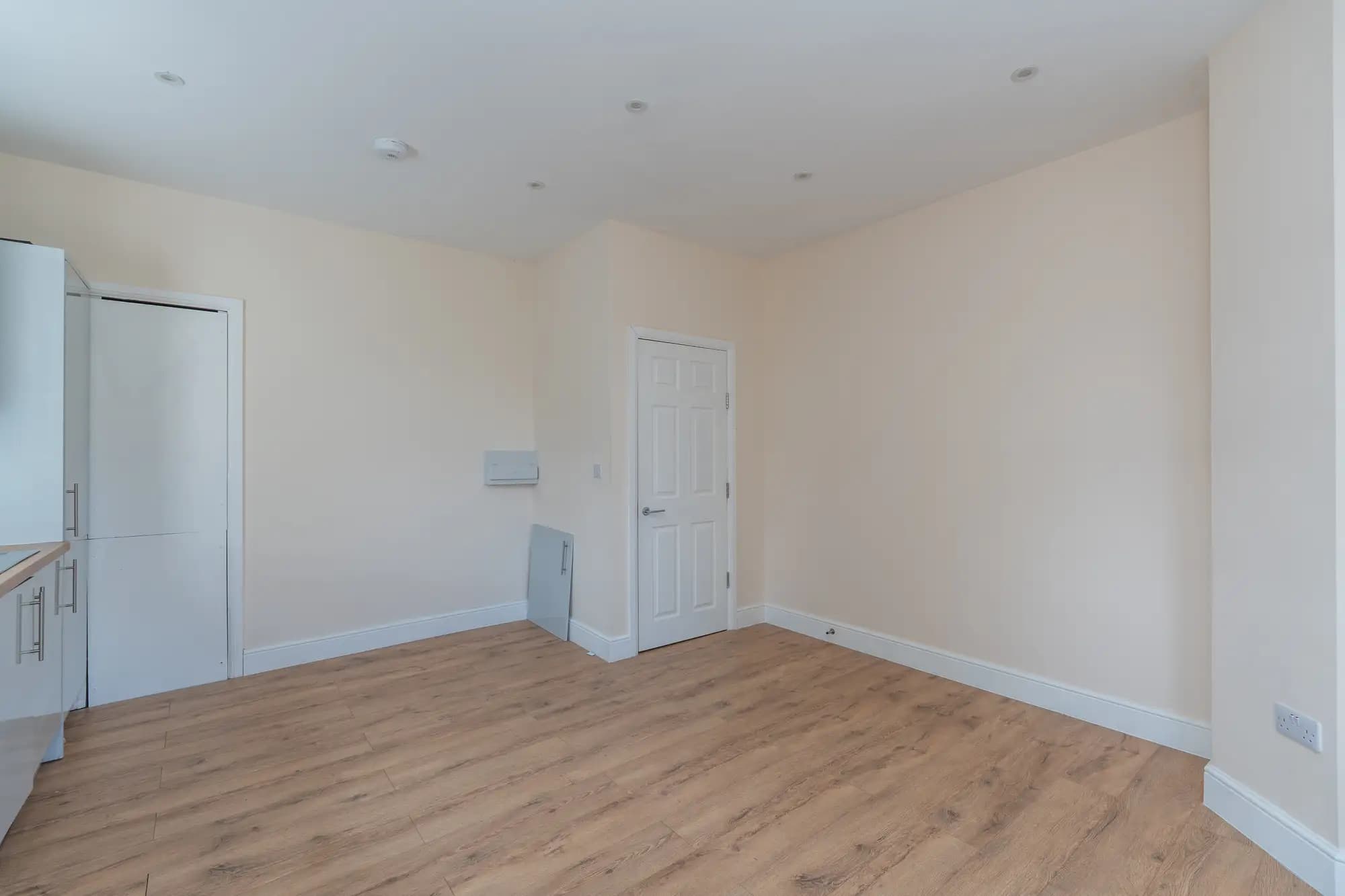 property photo 11 of 54