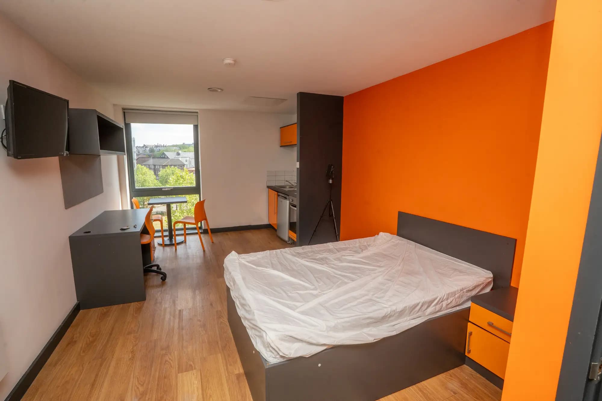 property photo 4 of 9