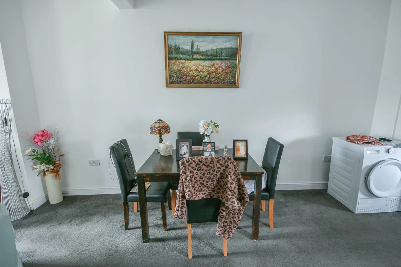 property photo 5 of 20