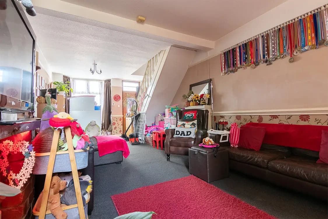 property photo 3 of 31