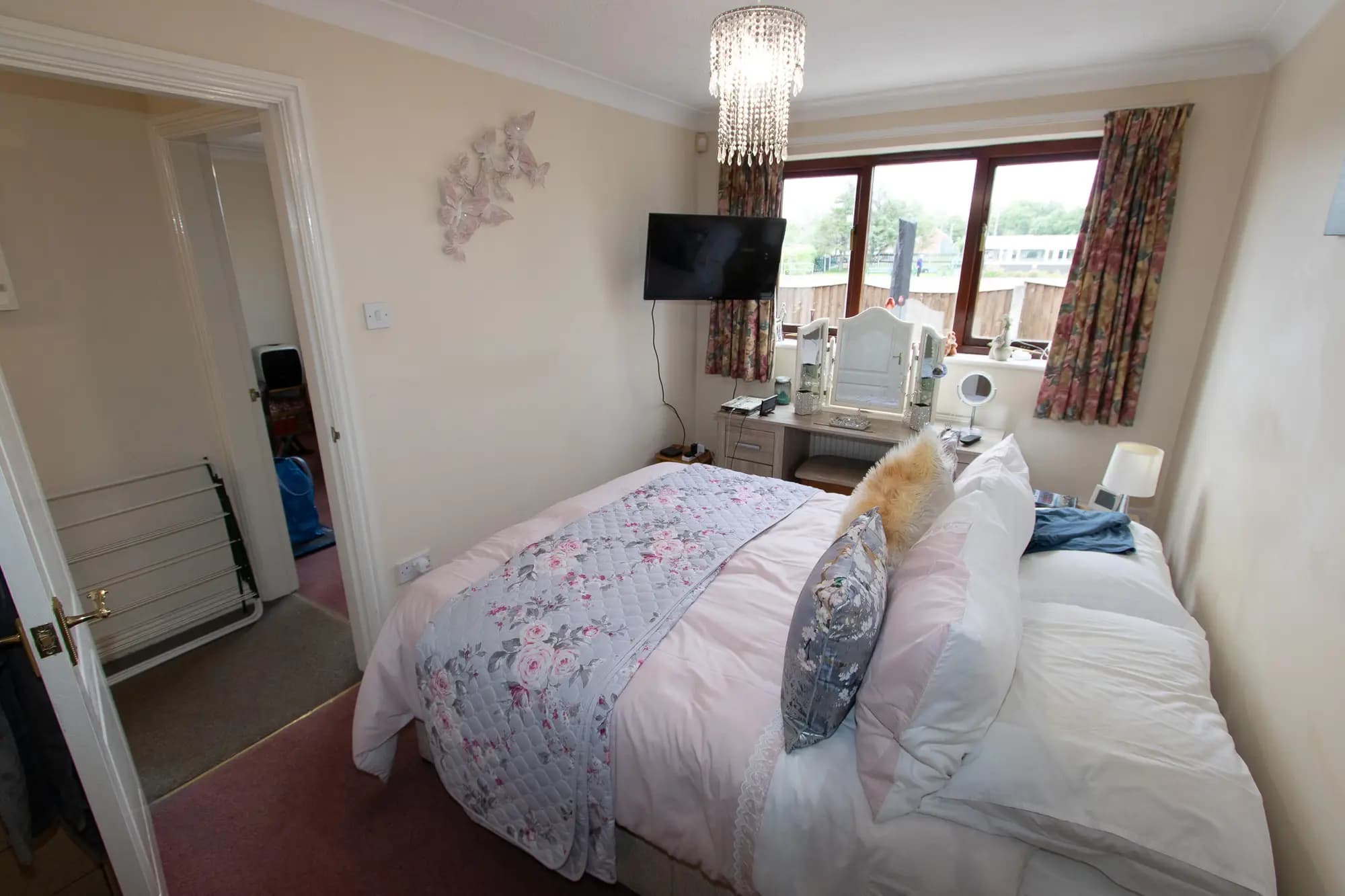 property photo 7 of 12