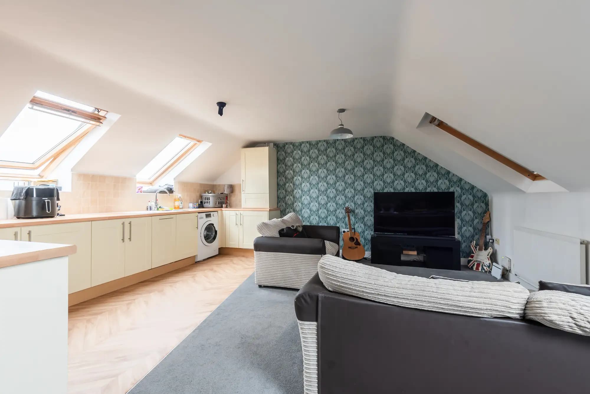 property photo 5 of 22