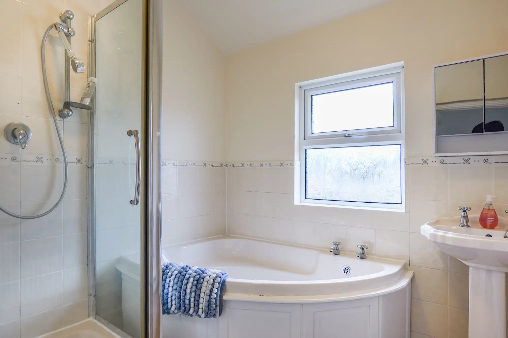 property photo 9 of 28