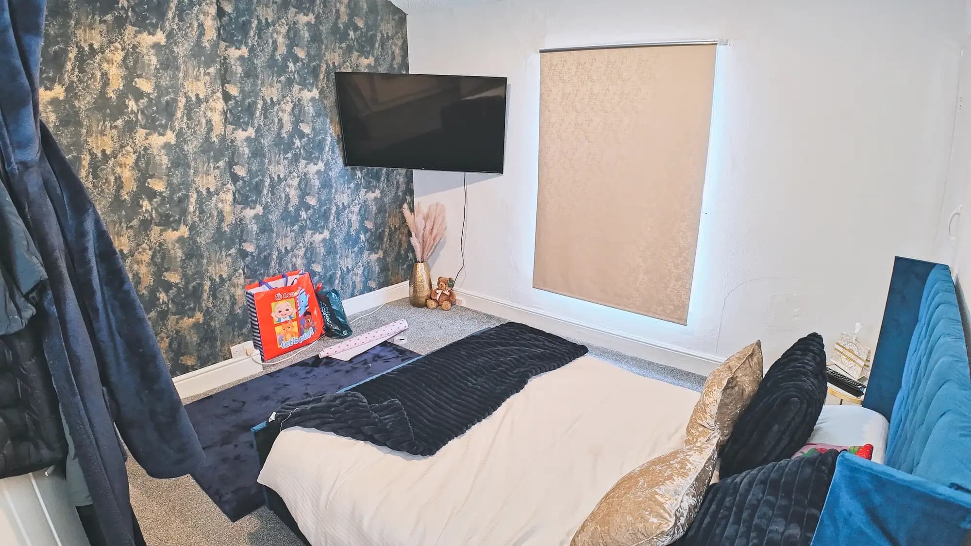 property photo 8 of 17