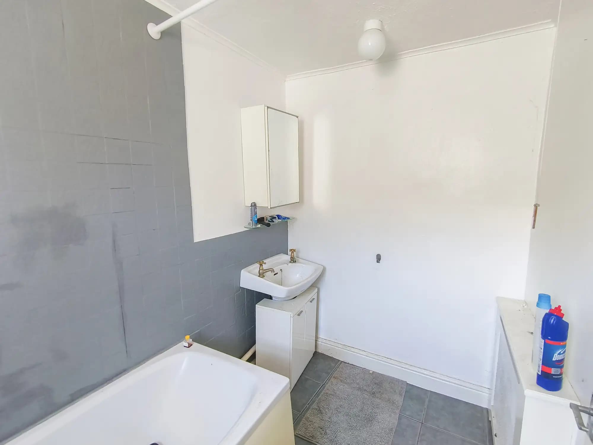 property photo 8 of 15