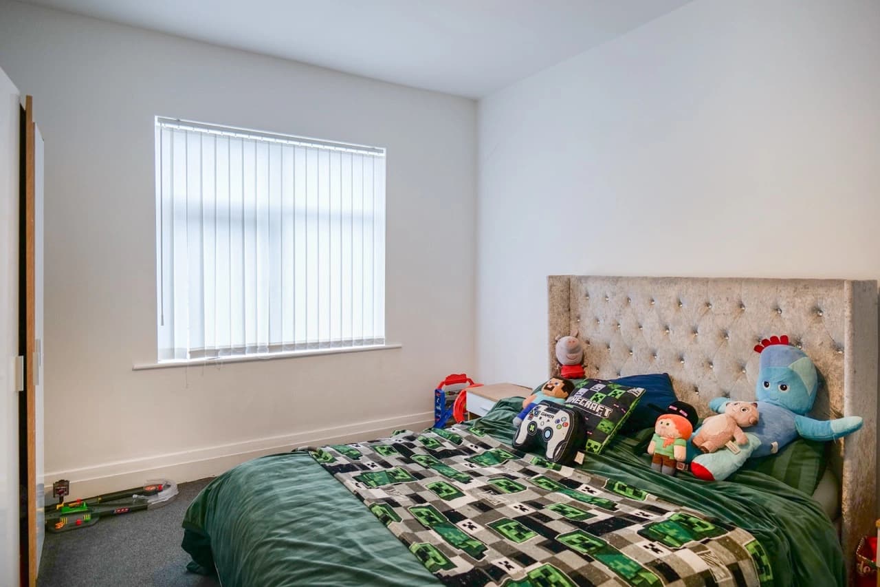 property photo 11 of 24