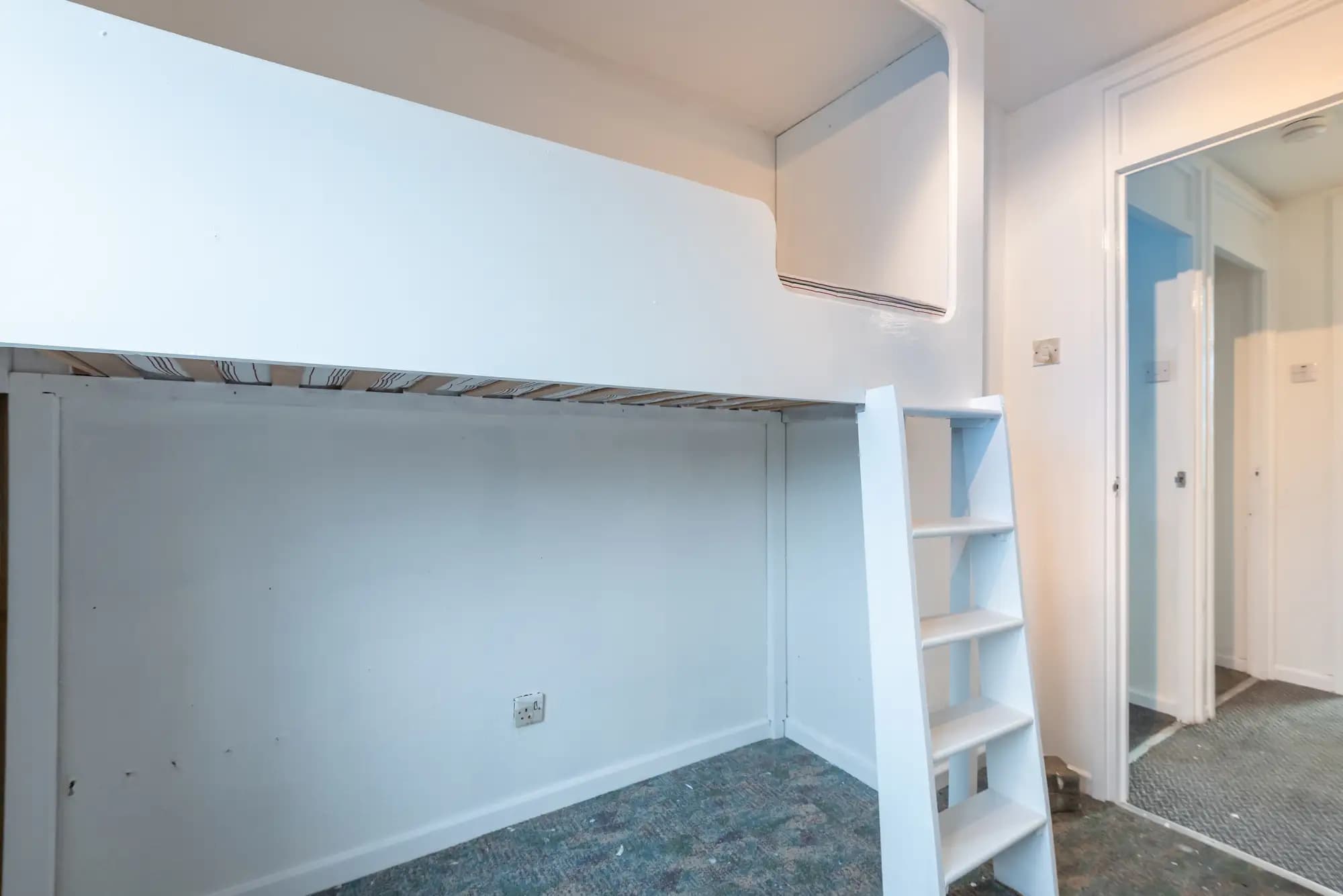 property photo 17 of 28