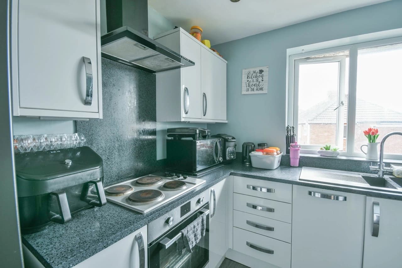 property photo 6 of 20