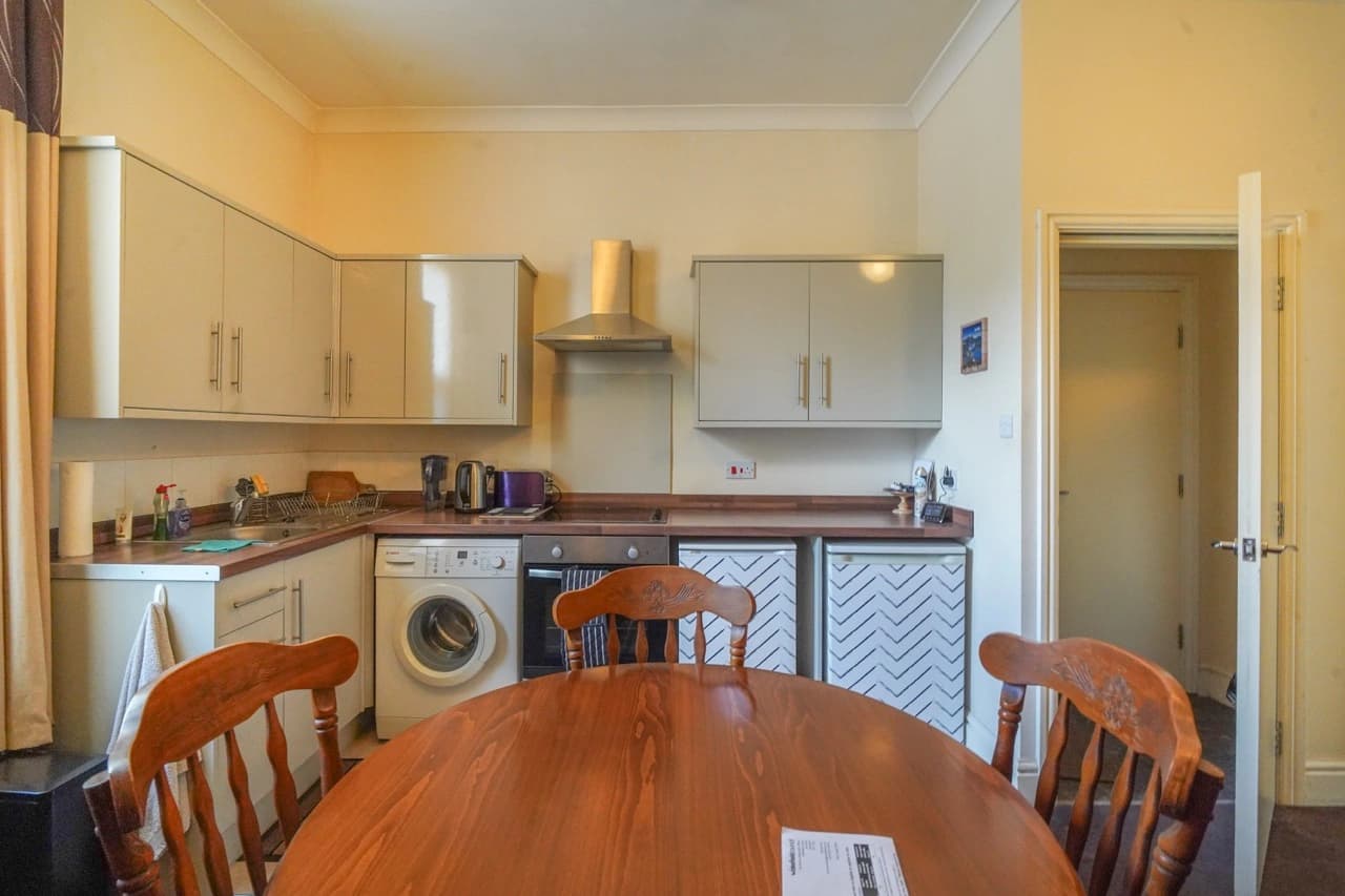 property photo 5 of 34