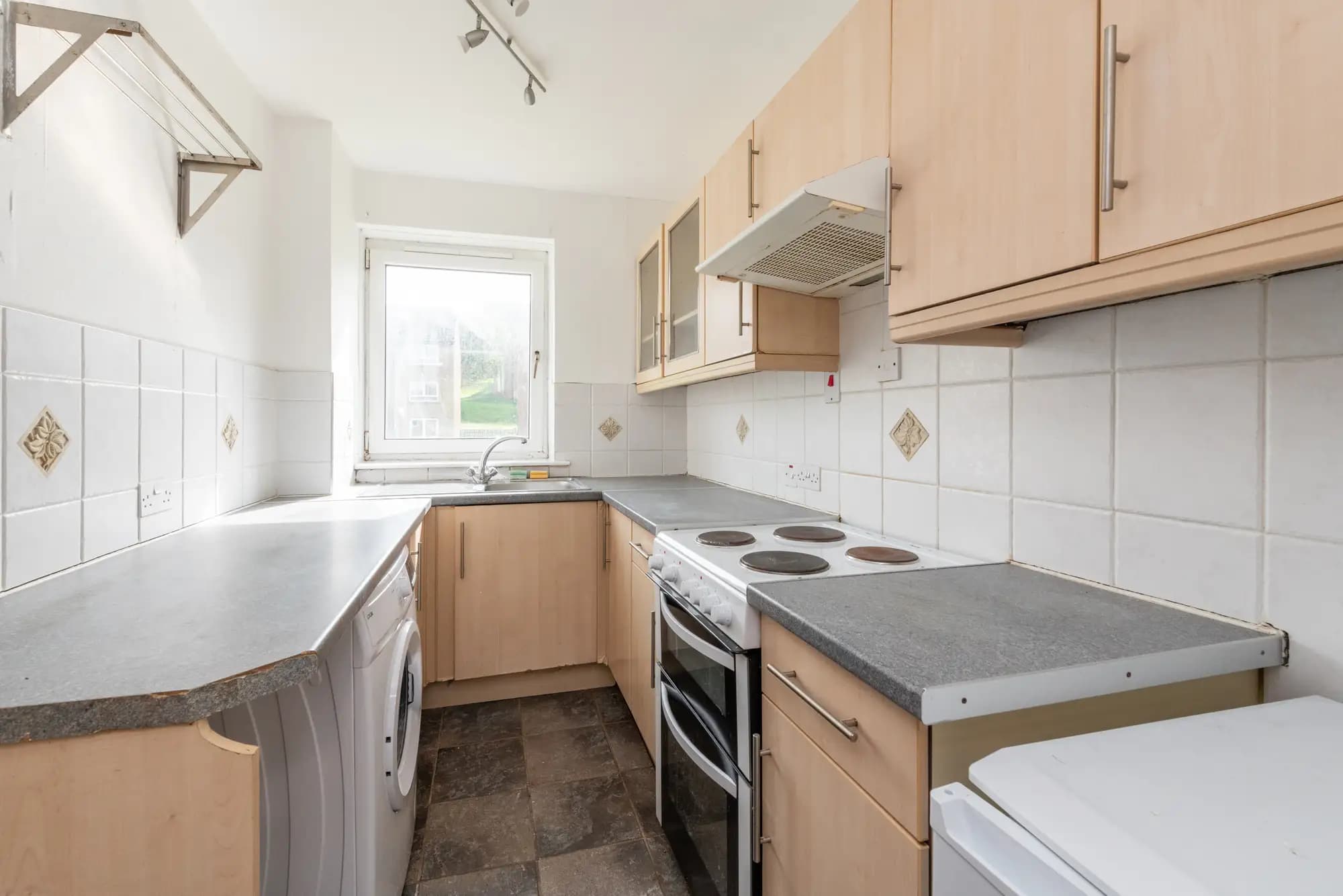 property photo 5 of 16