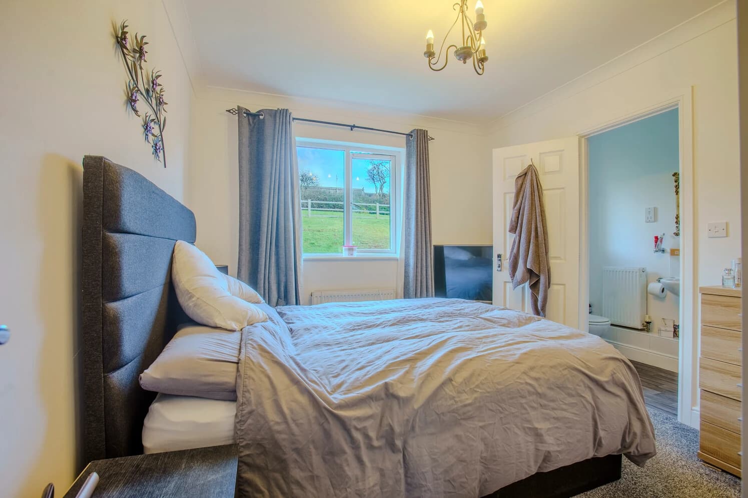 property photo 11 of 16