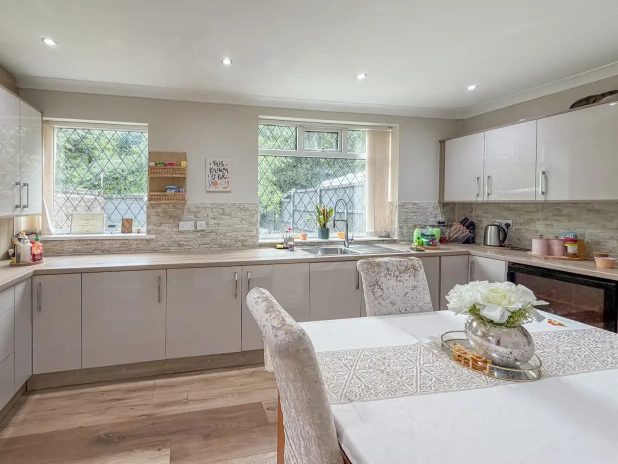 property photo 11 of 33