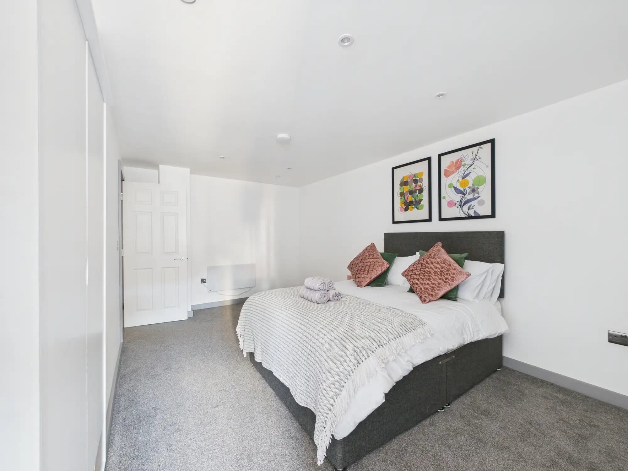 property photo 6 of 9