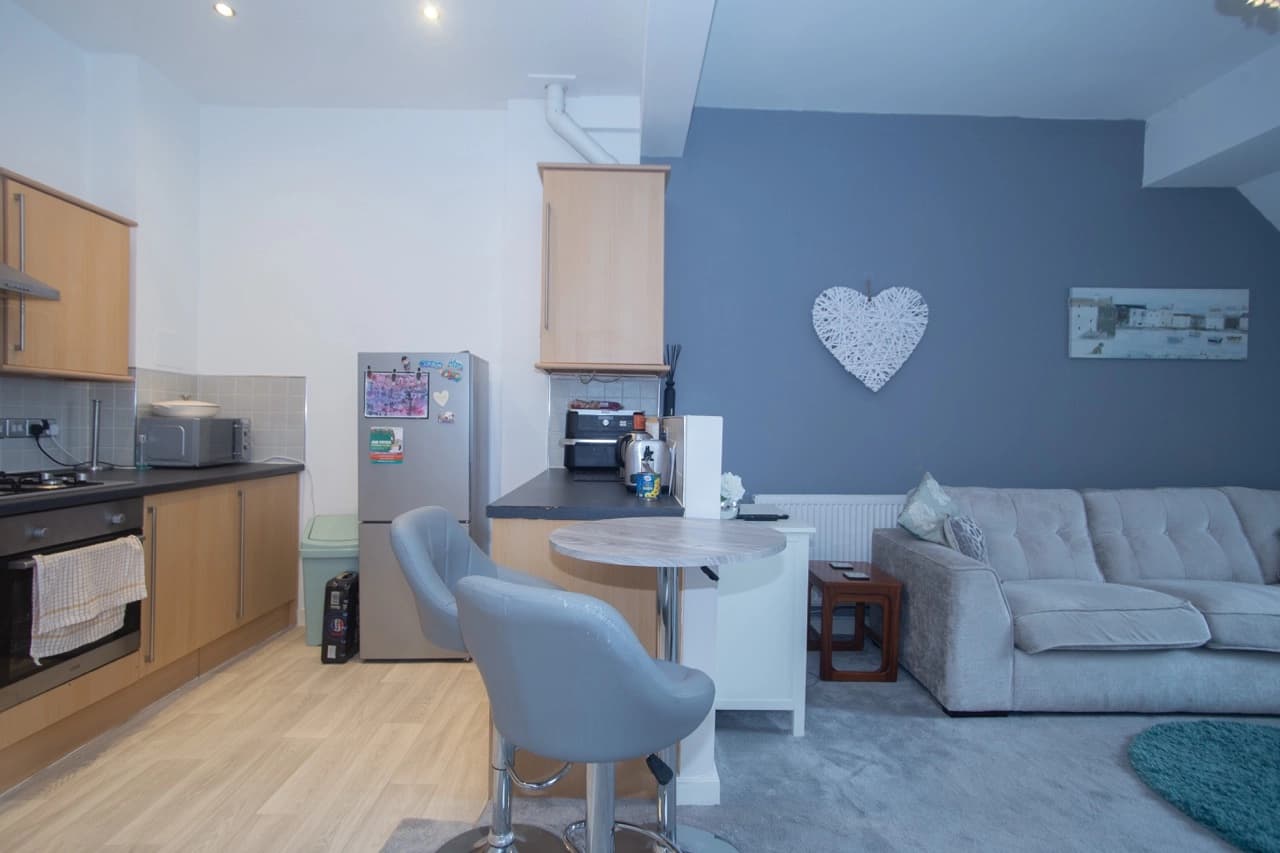 property photo 6 of 24