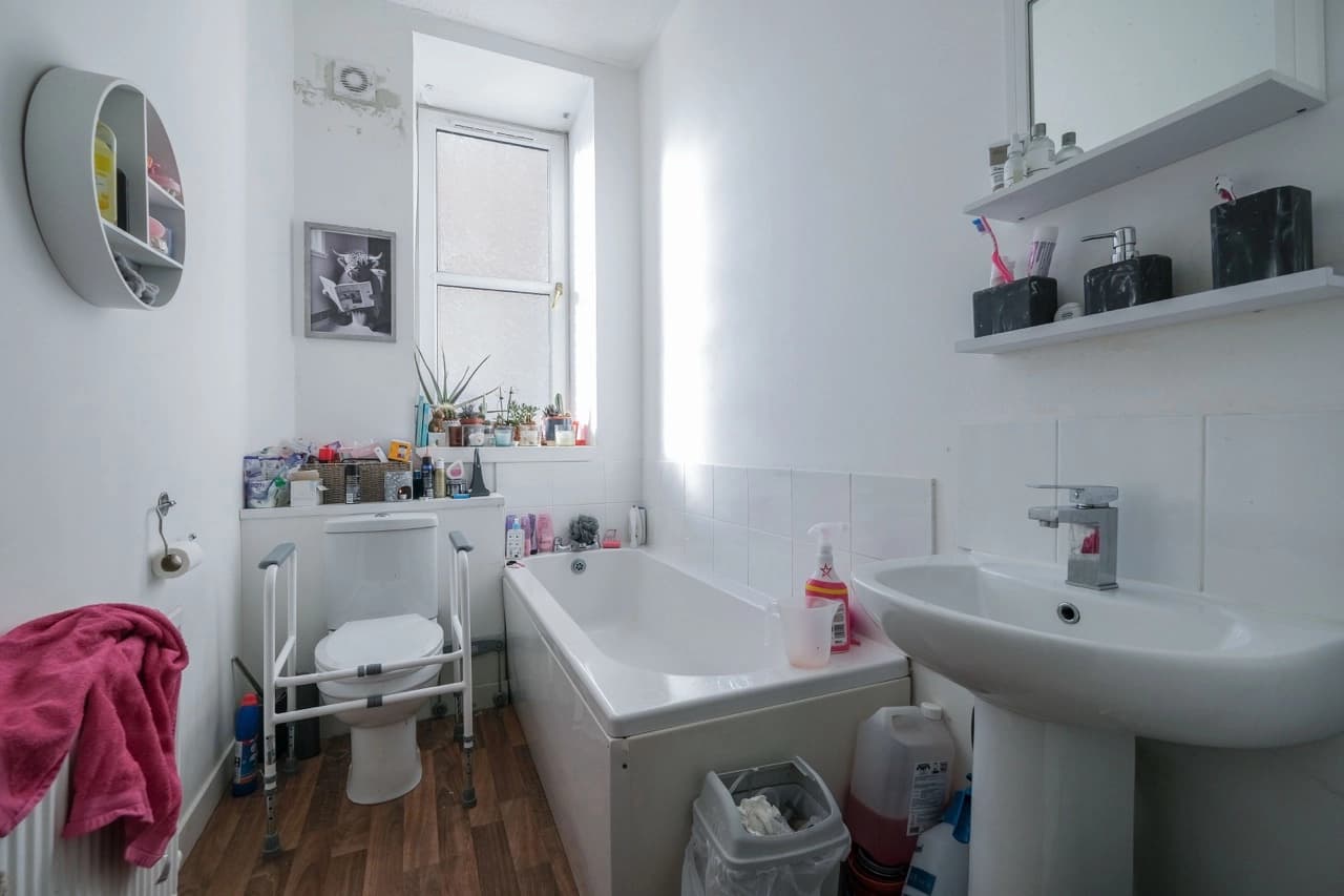 property photo 8 of 17