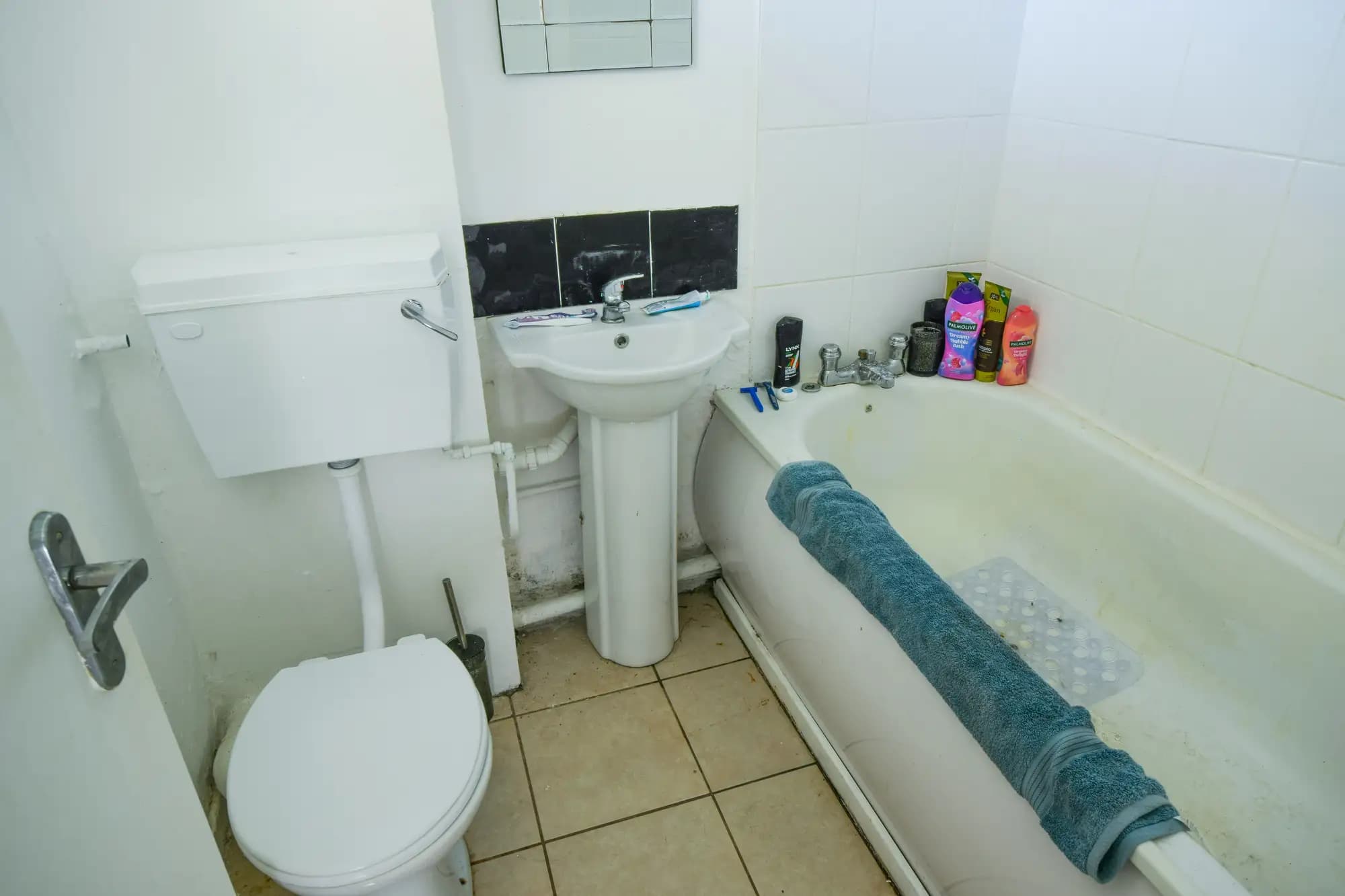 property photo 6 of 12