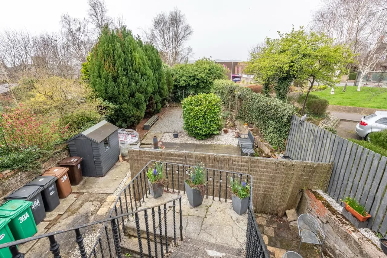 property photo 16 of 19