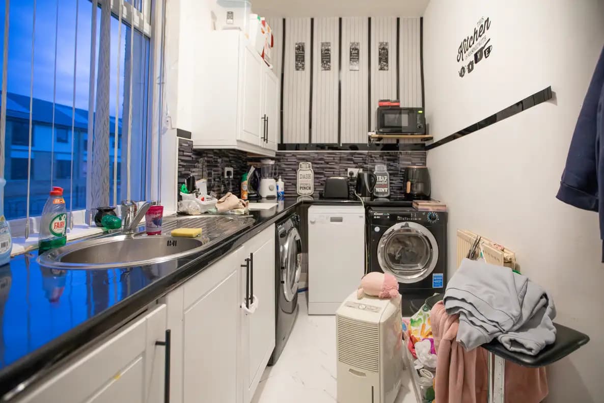 property photo 9 of 28