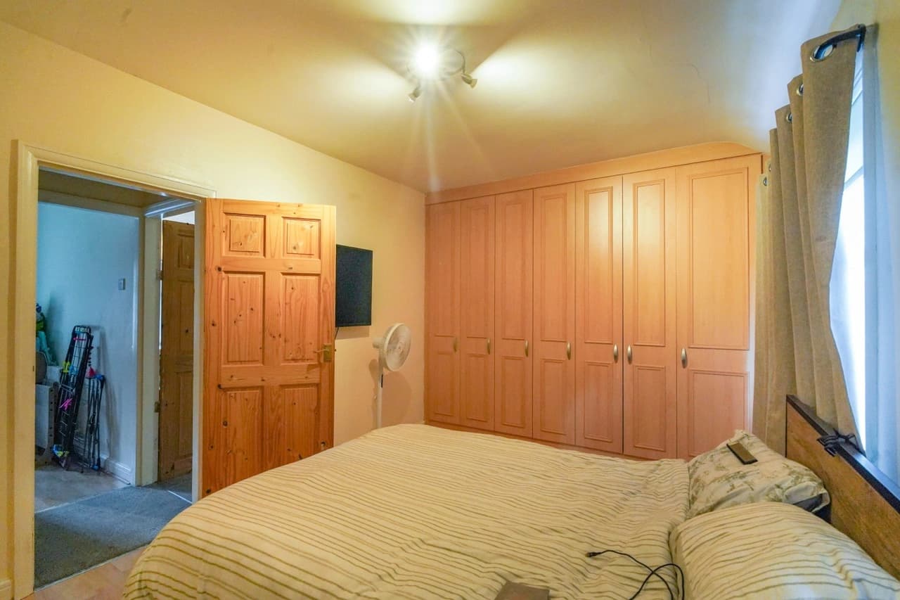 property photo 11 of 23