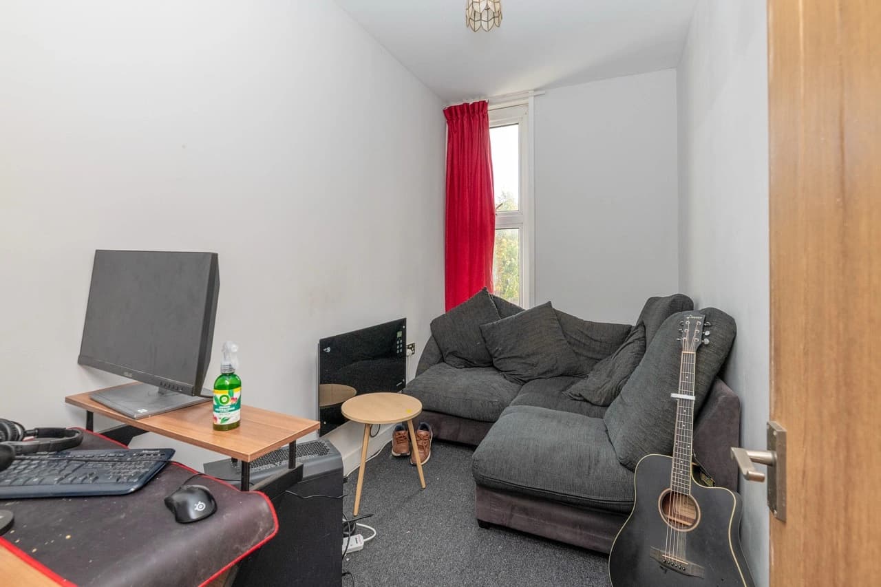 property photo 4 of 48