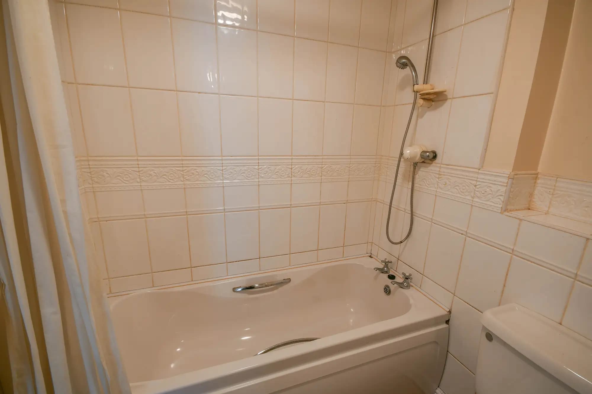 property photo 8 of 13