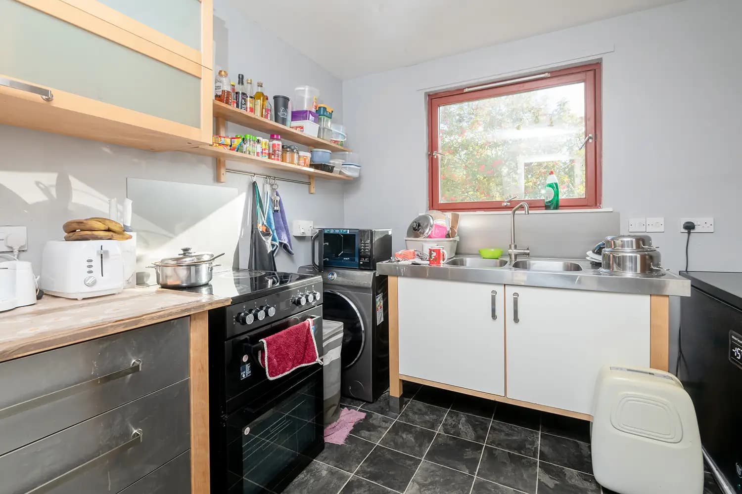 property photo 5 of 16
