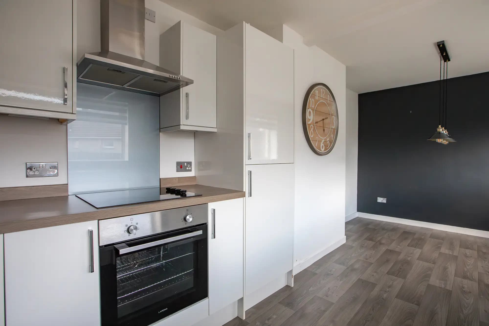 property photo 6 of 43