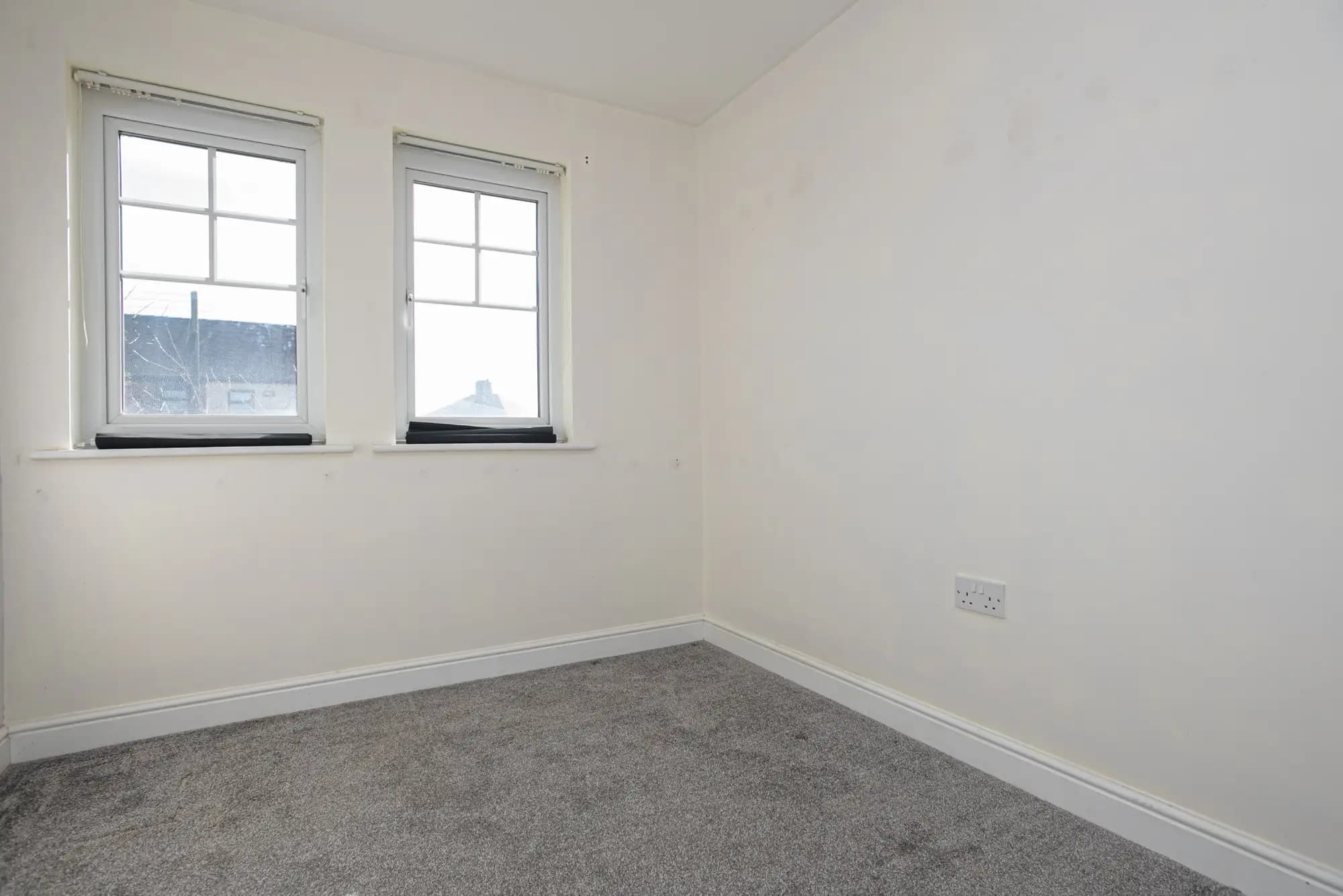 property photo 11 of 15